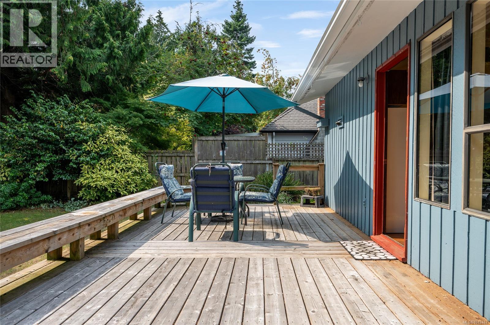 Photo 13 of 862 Ballenas Rd W, Parksville BC