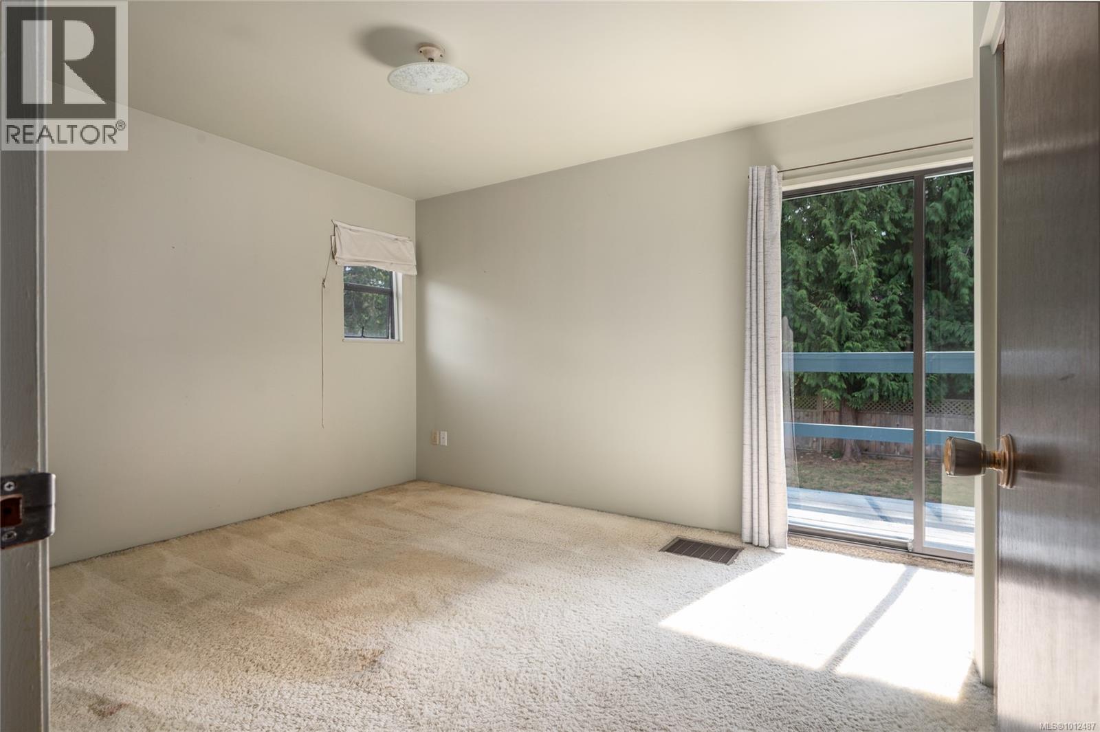 Photo 22 of 862 Ballenas Rd W, Parksville BC