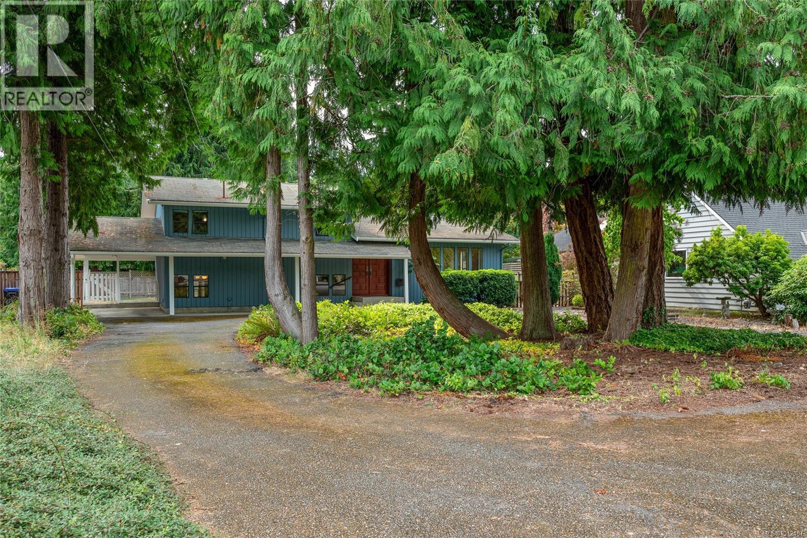 Photo 3 of 862 Ballenas Rd W, Parksville BC