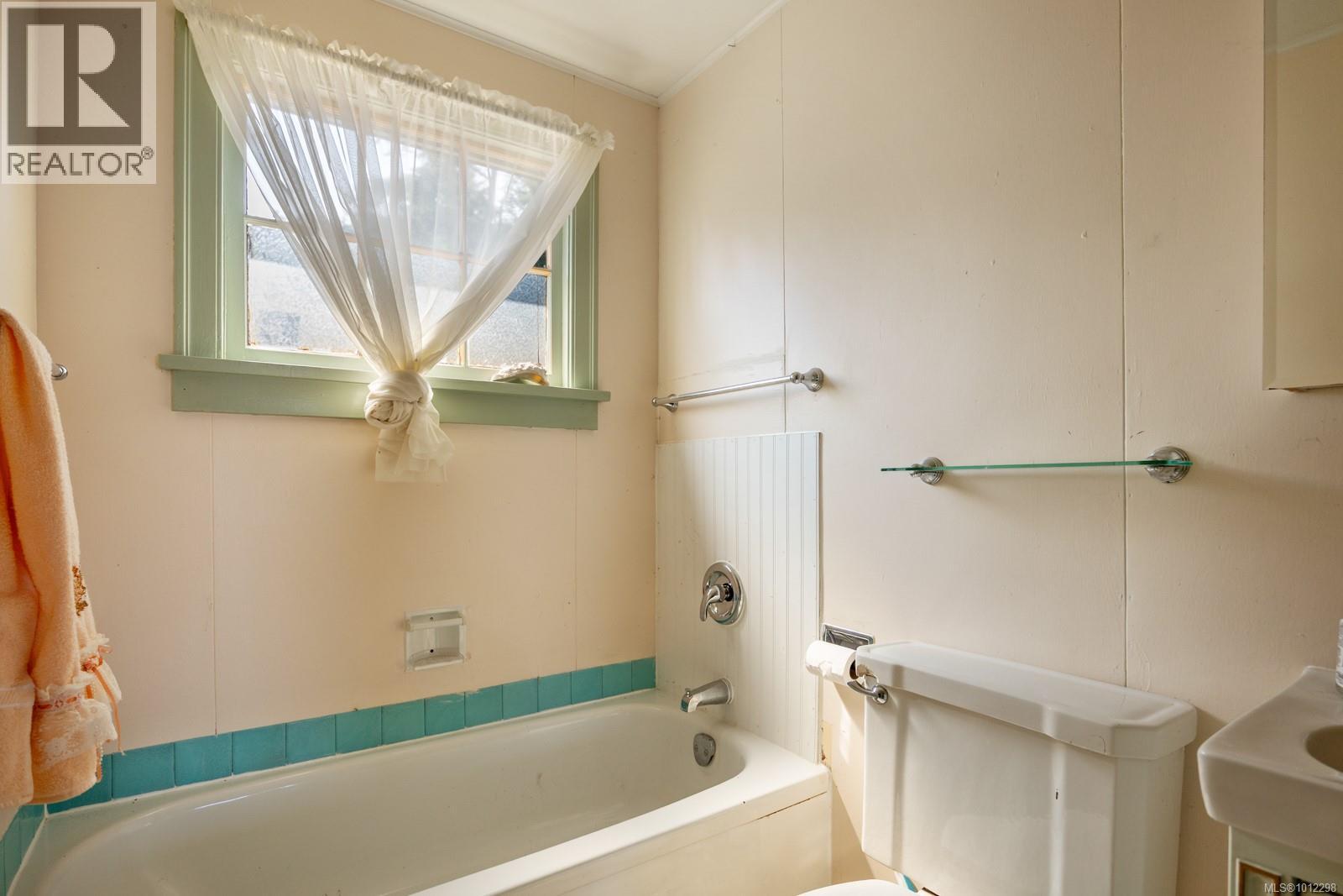 1838 Astra Rd, Comox