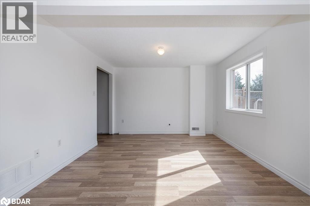 Photo 16 of 74 Sundew Drive, Barrie ON