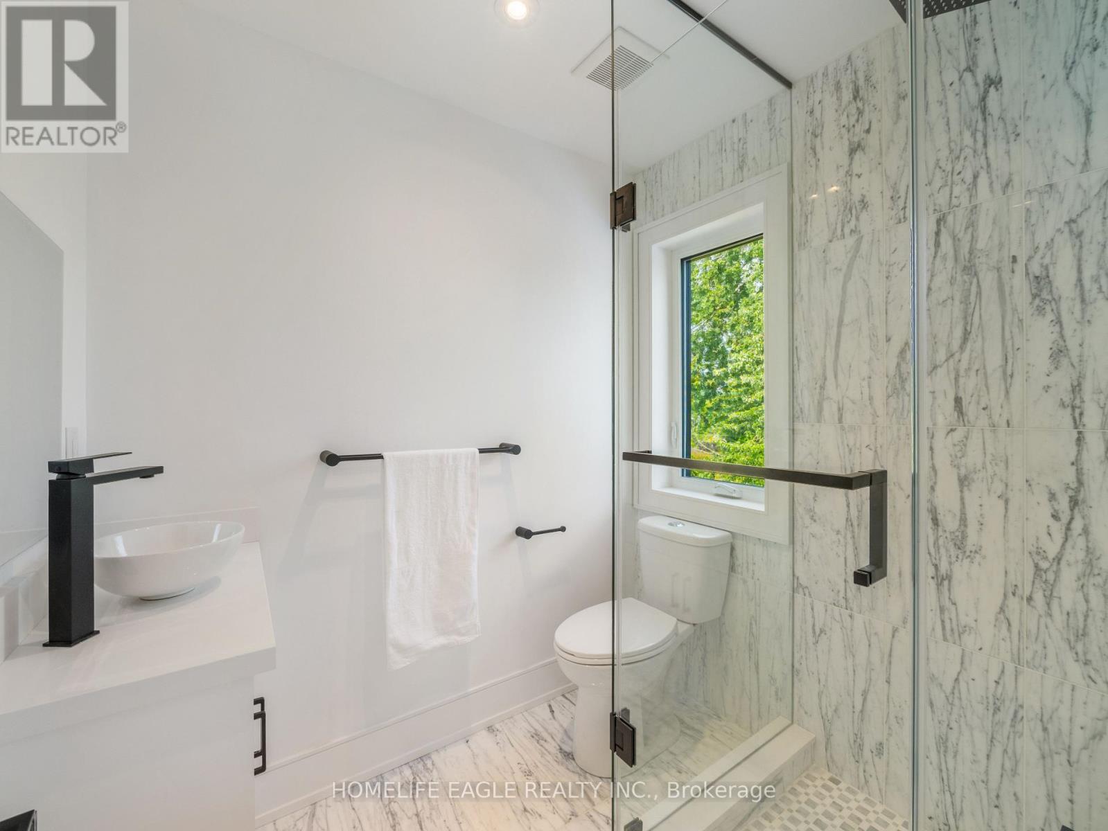 Photo 23 of 1242 Killarney Beach Road, Innisfil ON
