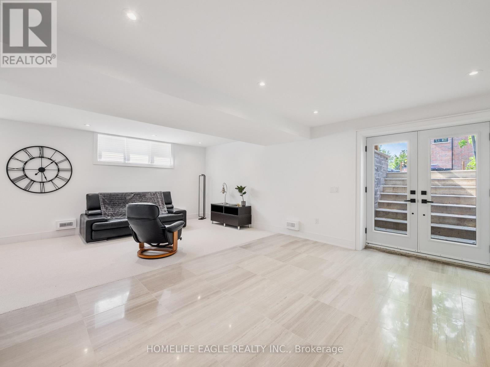 Photo 27 of 1242 Killarney Beach Road, Innisfil ON