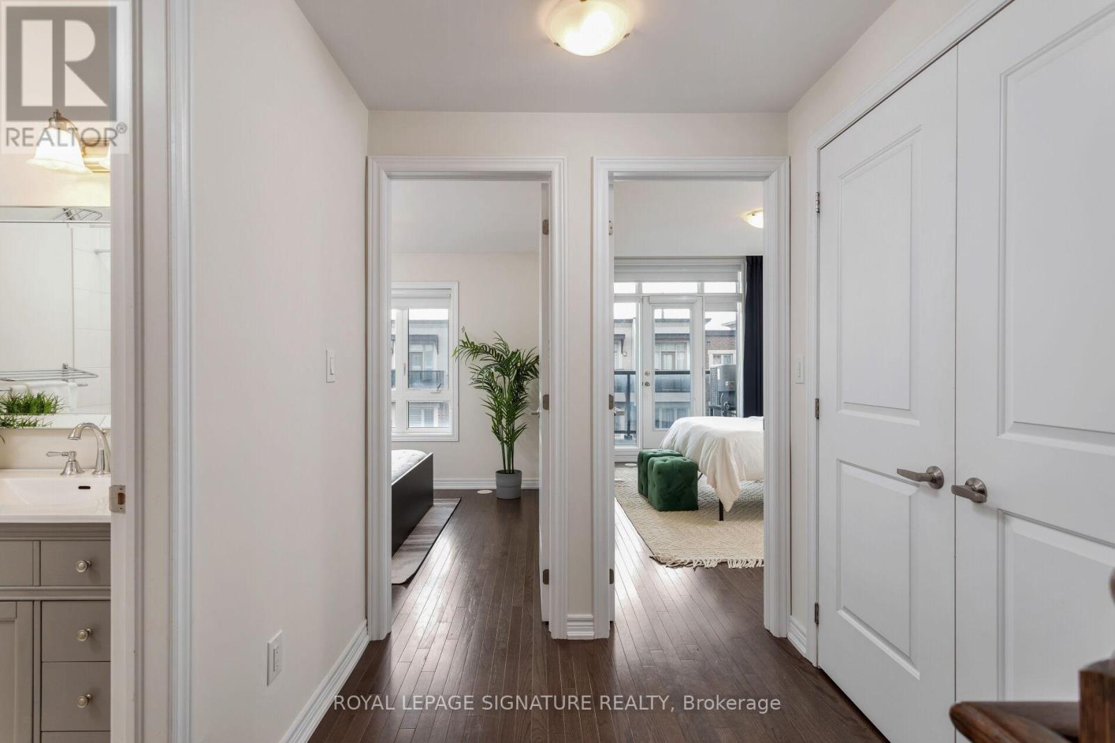 Photo 14 of 18 105 Kayla Crescent E, Vaughan ON