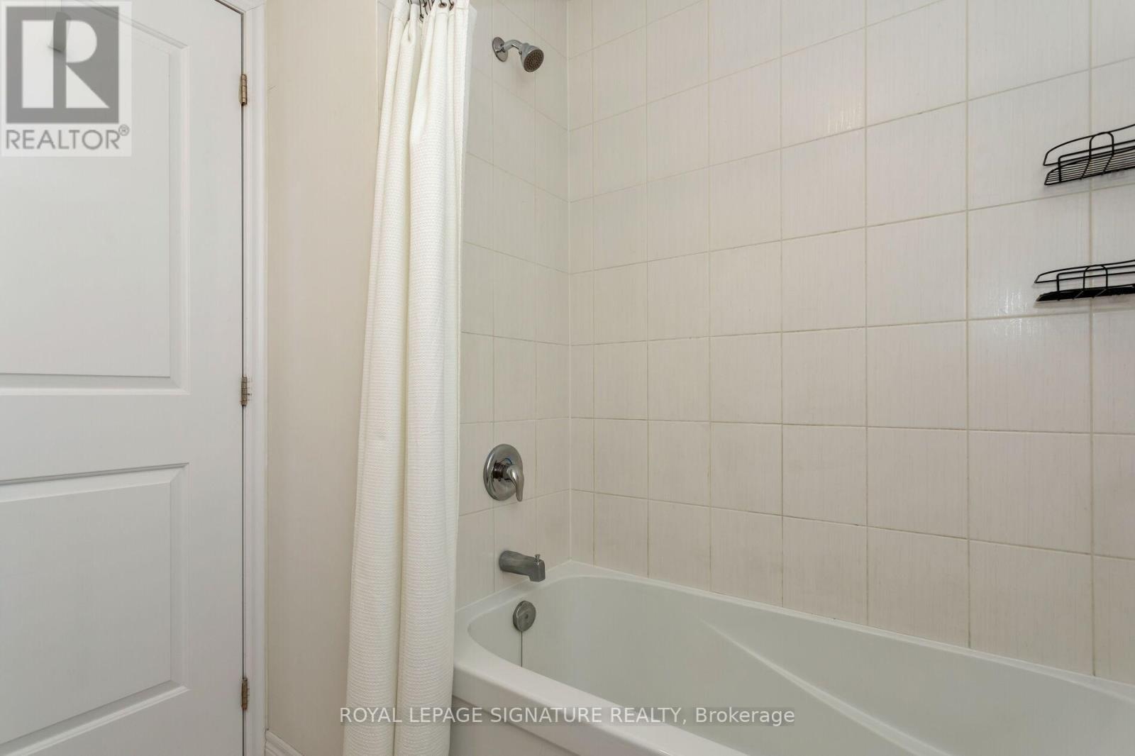 Photo 22 of 18 105 Kayla Crescent E, Vaughan ON