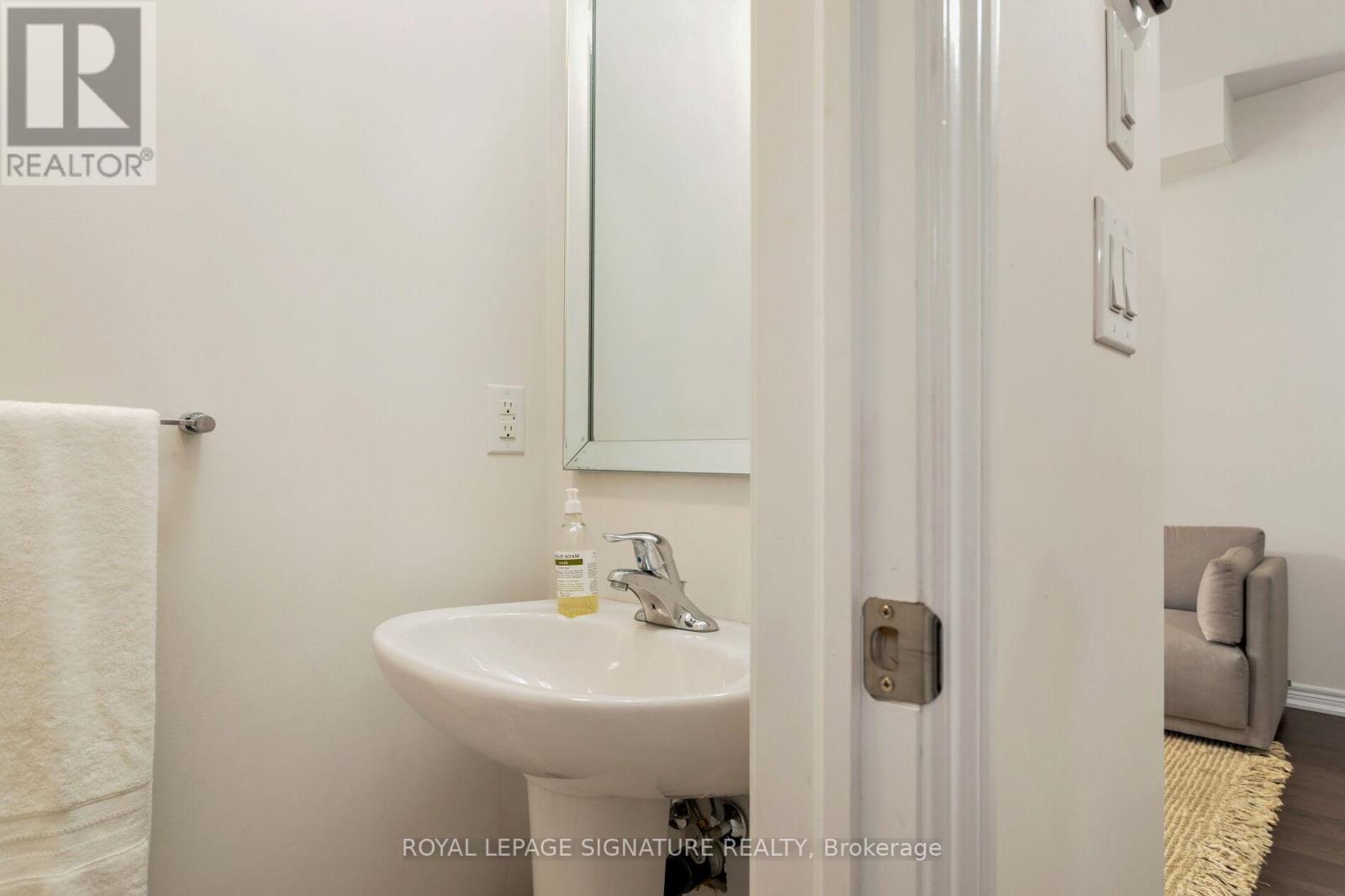 Photo 23 of 18 105 Kayla Crescent E, Vaughan ON