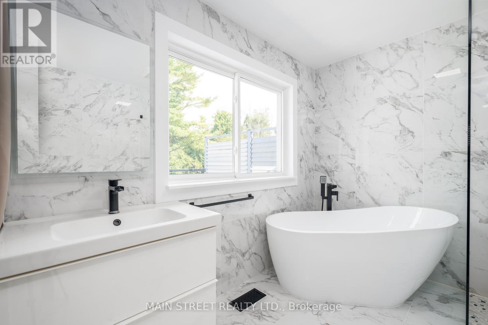 Photo 11 of 23 Sunnidale Boulevard E, Georgina ON