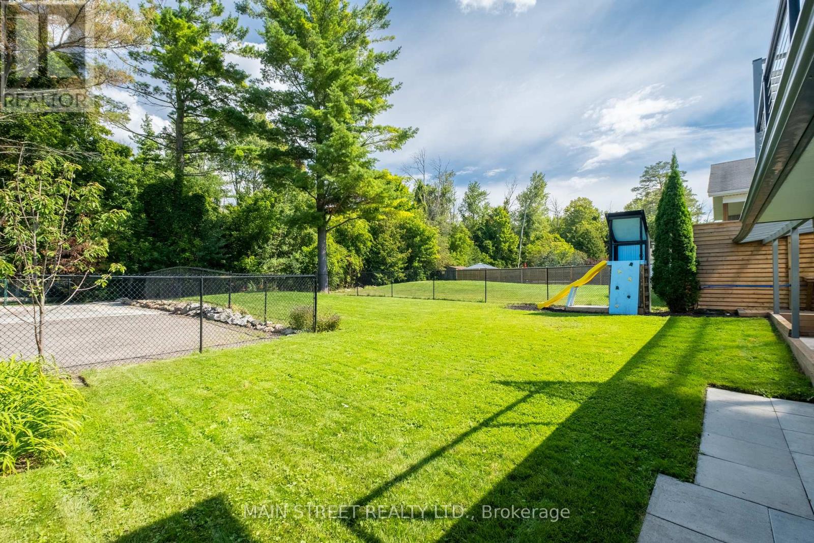 Photo 17 of 23 Sunnidale Boulevard E, Georgina ON