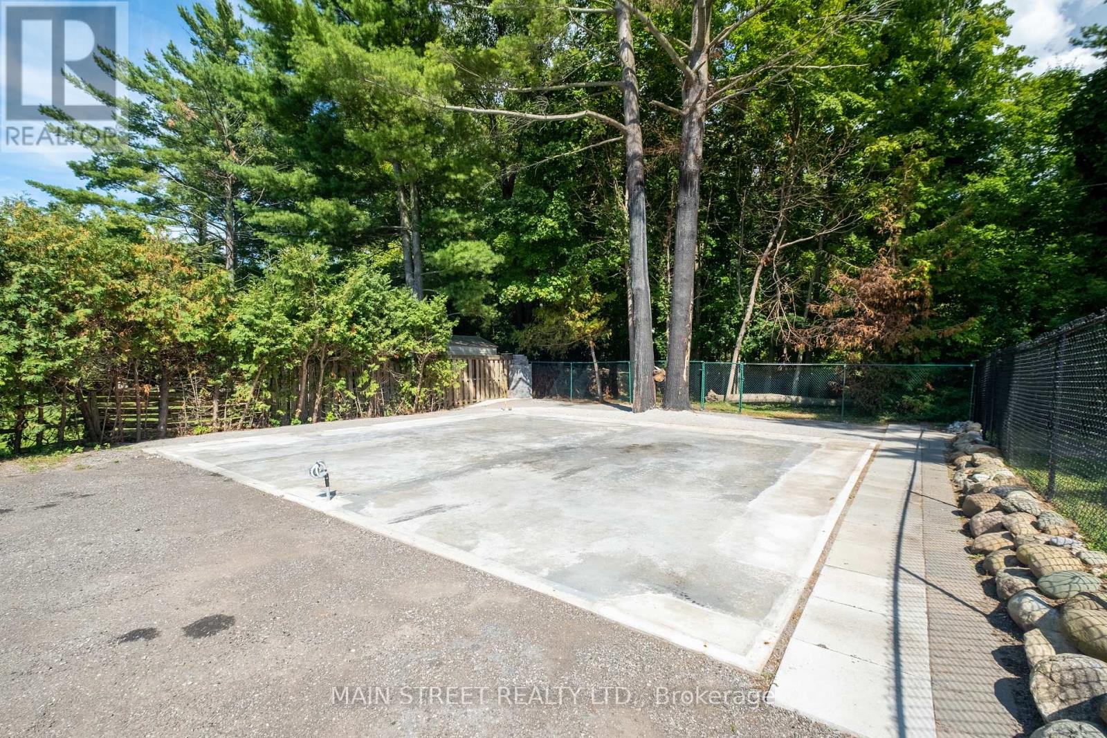 Photo 19 of 23 Sunnidale Boulevard E, Georgina ON