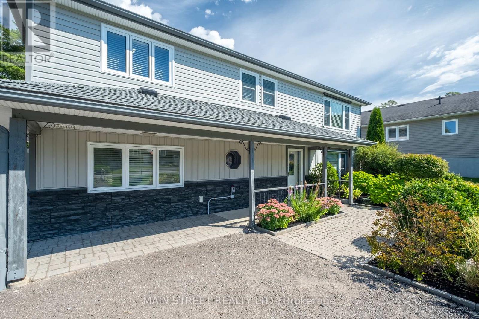 Photo 2 of 23 Sunnidale Boulevard E, Georgina ON