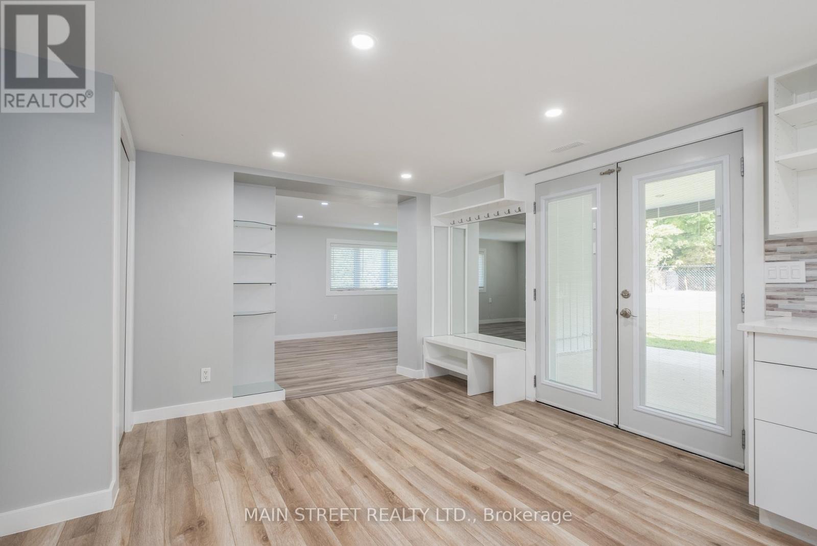 Photo 3 of 23 Sunnidale Boulevard E, Georgina ON