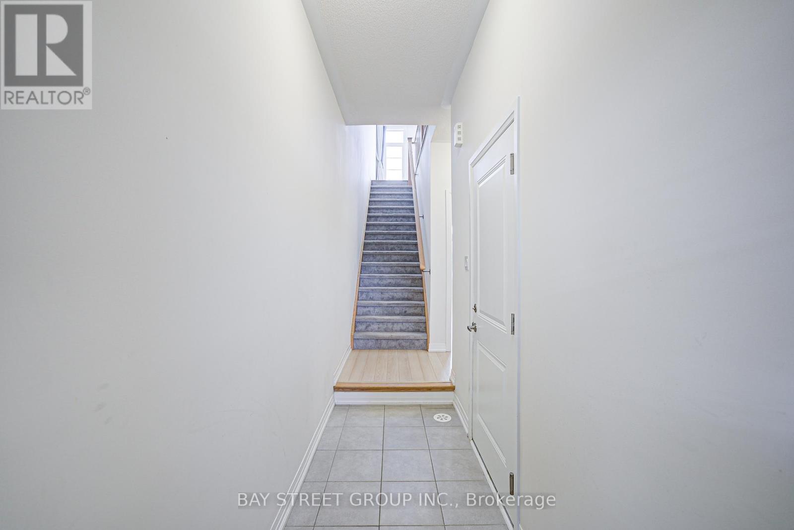 Photo 13 of 3 Carneros Way, Markham ON