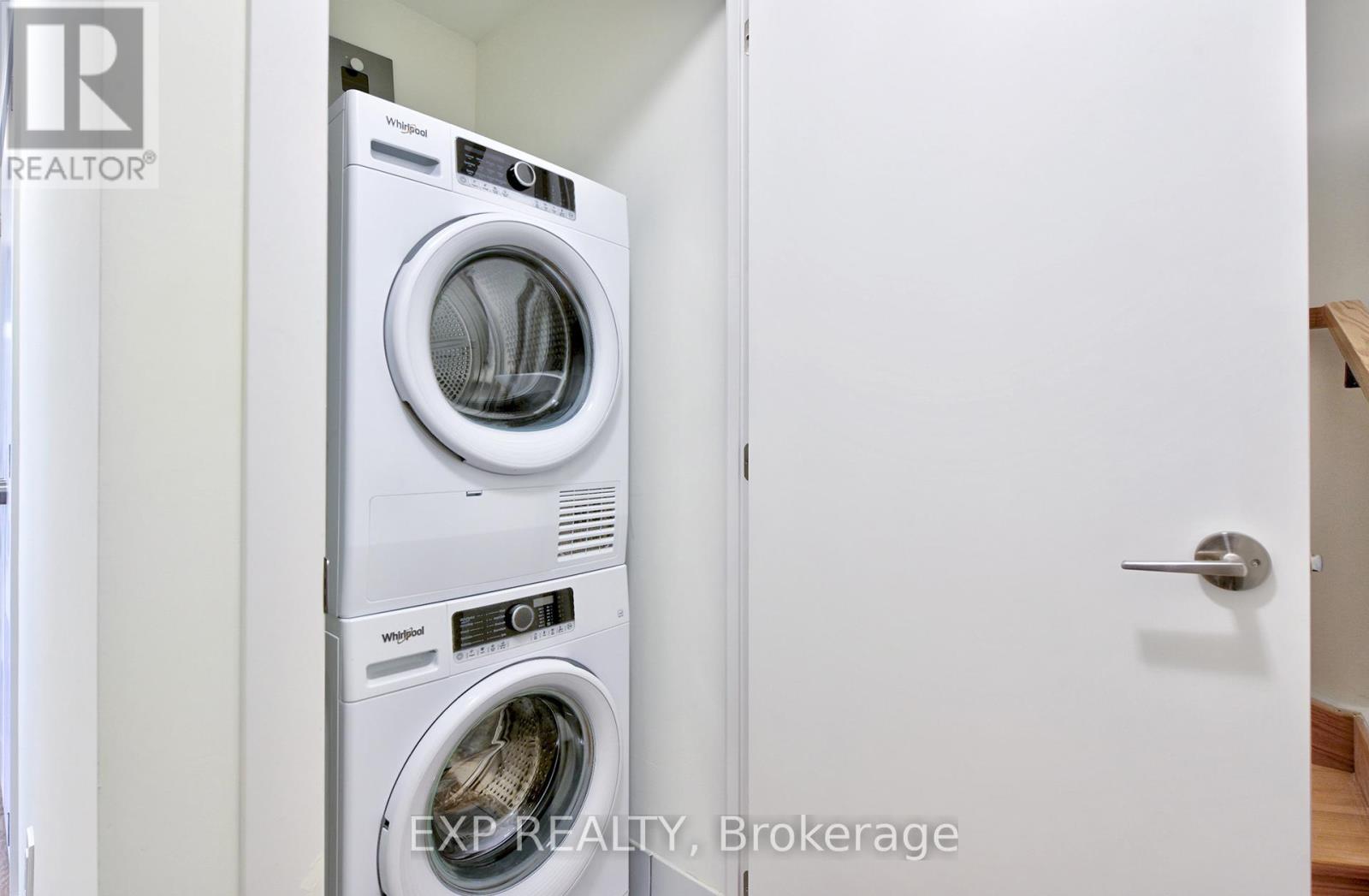 Photo 15 of 1017 14 David Eyer Road, Richmond Hill ON