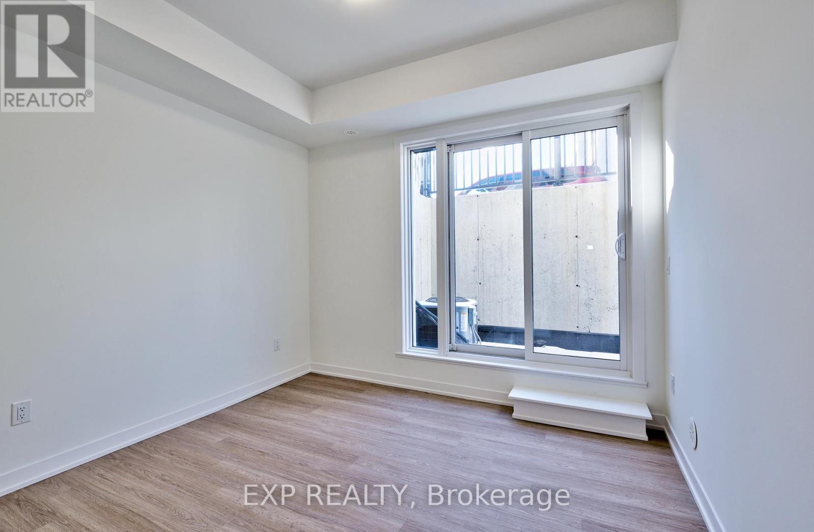 Photo 9 of 1017 14 David Eyer Road, Richmond Hill ON