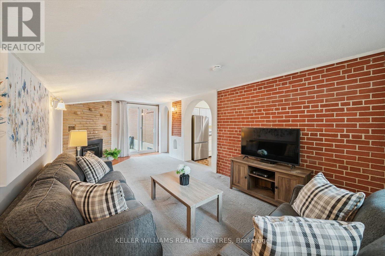 Photo 24 of 29 Seaton Drive, Aurora ON