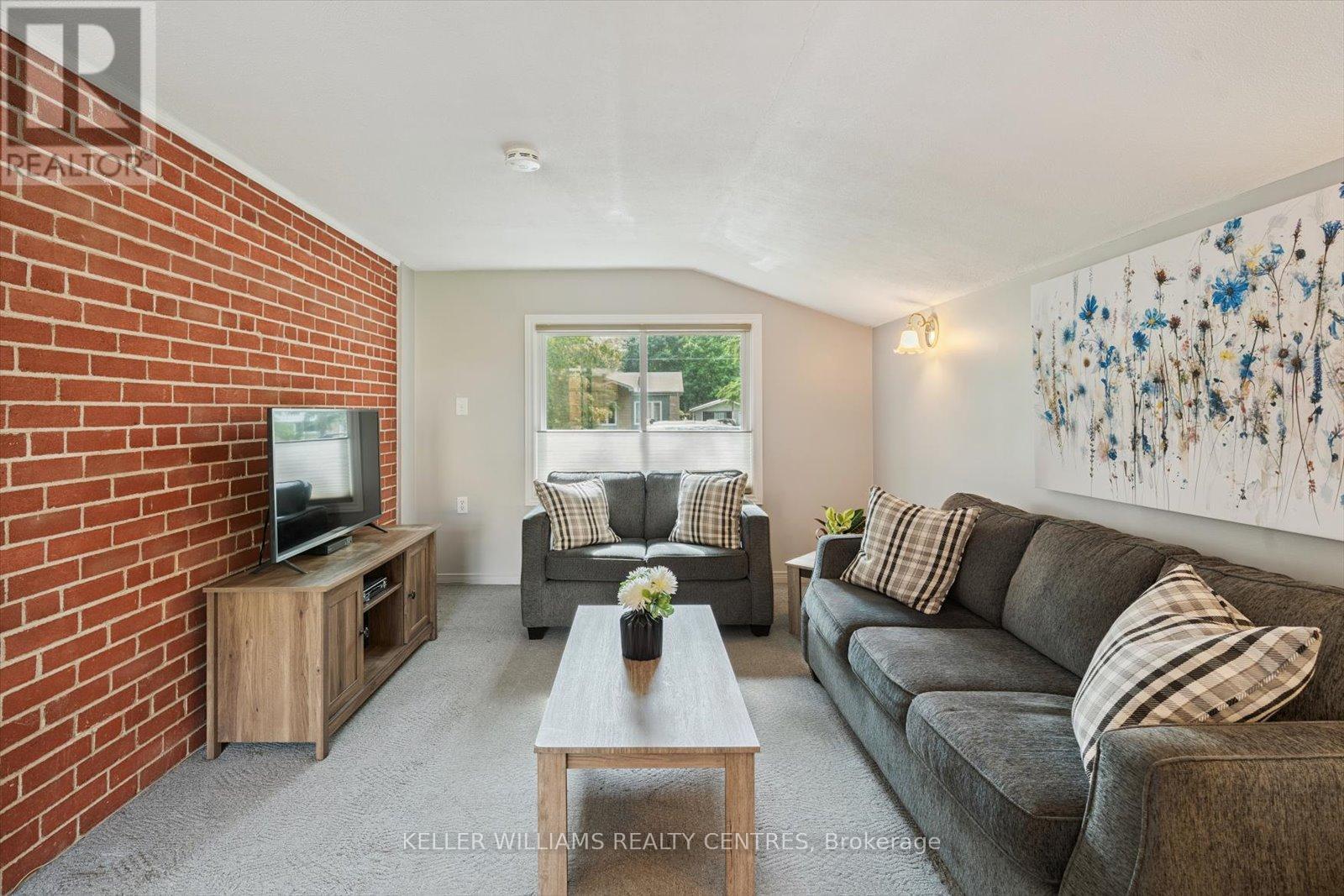 Photo 28 of 29 Seaton Drive, Aurora ON