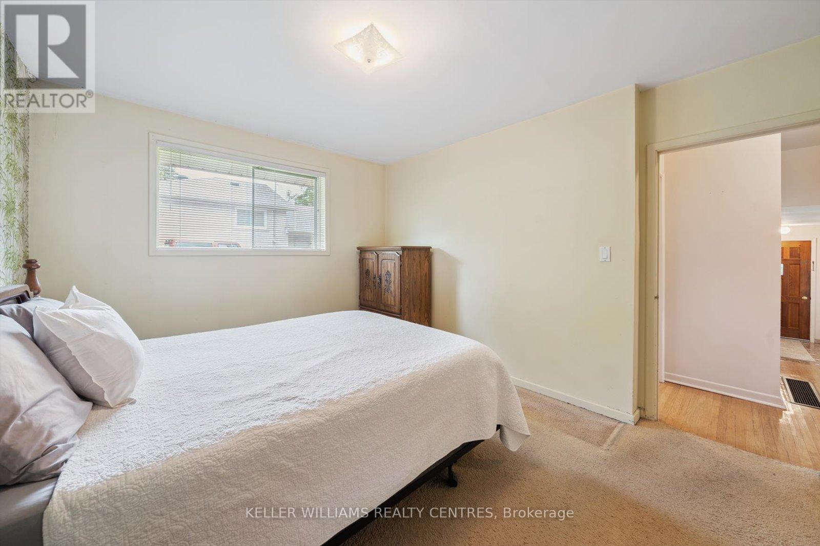 Photo 32 of 29 Seaton Drive, Aurora ON