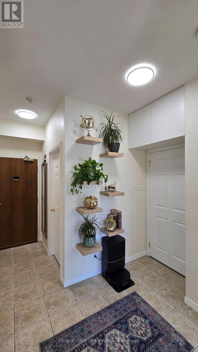 Photo 13 of 314 2 Maison Parc Court, Vaughan ON