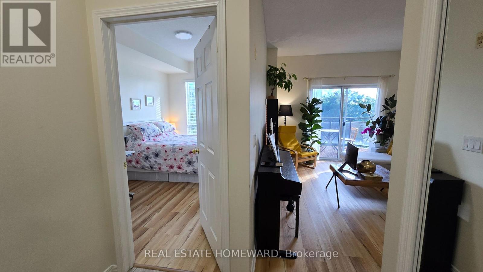 Photo 15 of 314 2 Maison Parc Court, Vaughan ON
