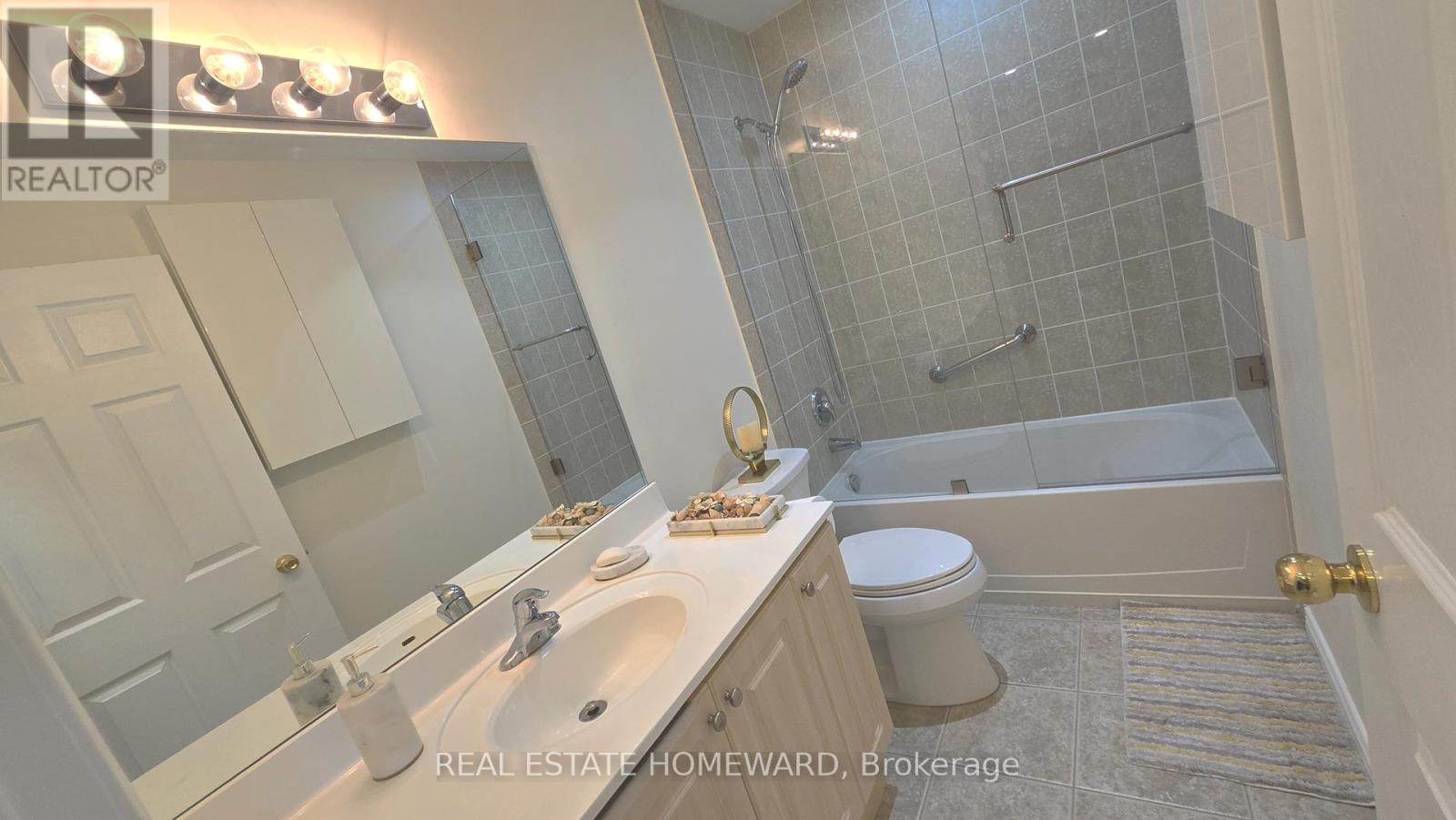 Photo 16 of 314 2 Maison Parc Court, Vaughan ON