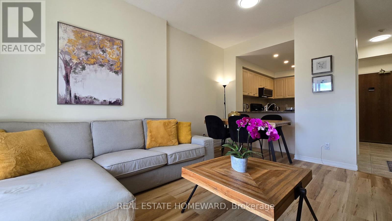 Photo 6 of 314 2 Maison Parc Court, Vaughan ON