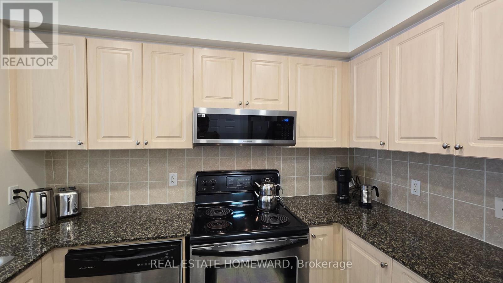 Photo 8 of 314 2 Maison Parc Court, Vaughan ON
