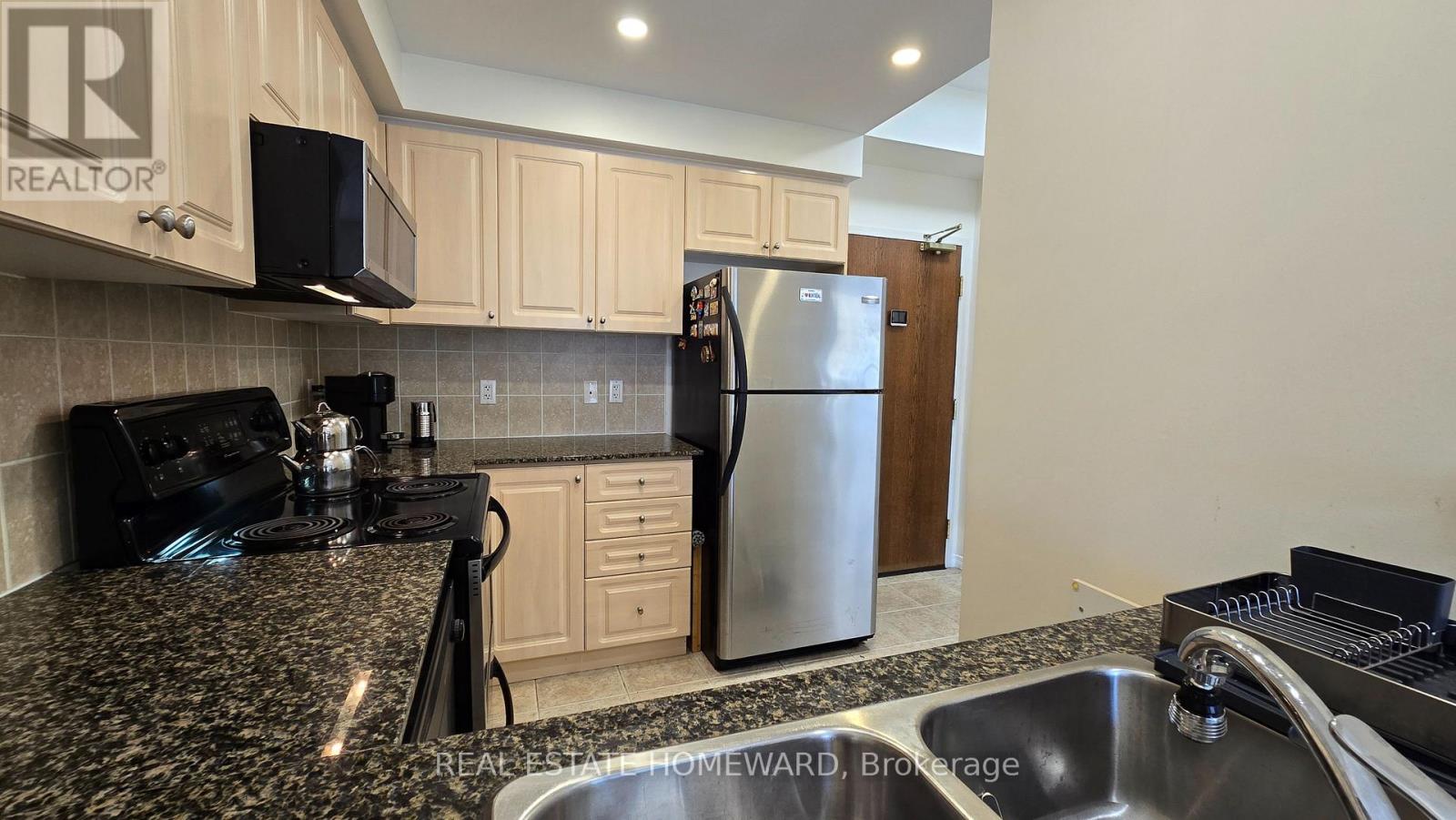 Photo 9 of 314 2 Maison Parc Court, Vaughan ON