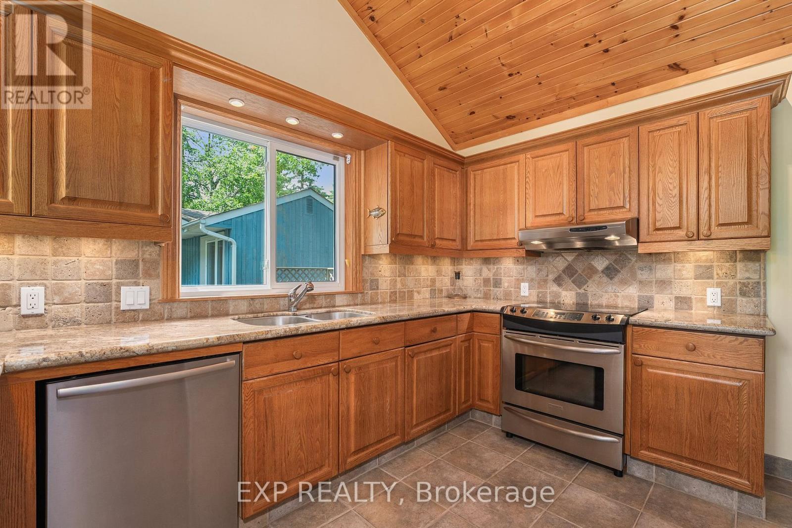 Photo 16 of 101 Hedge Road, Georgina ON