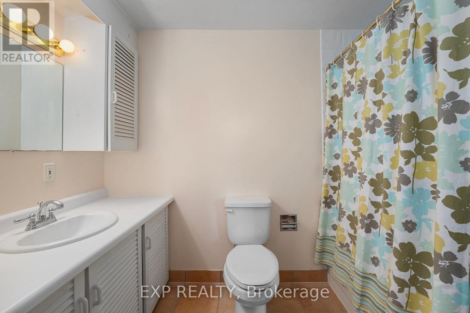 Photo 24 of 101 Hedge Road, Georgina ON