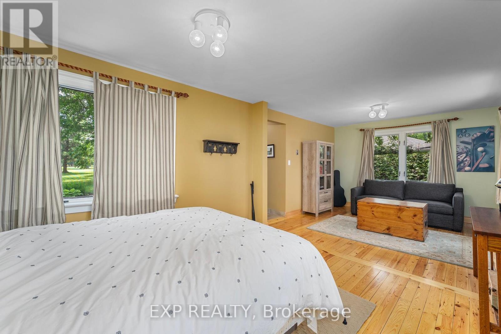 Photo 32 of 101 Hedge Road, Georgina ON