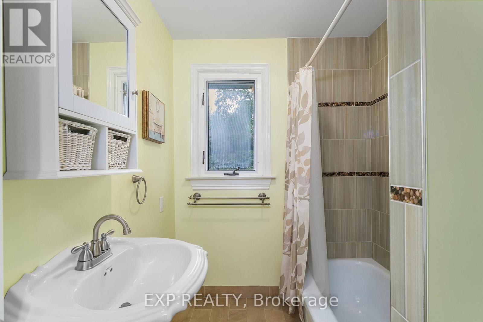 Photo 36 of 101 Hedge Road, Georgina ON