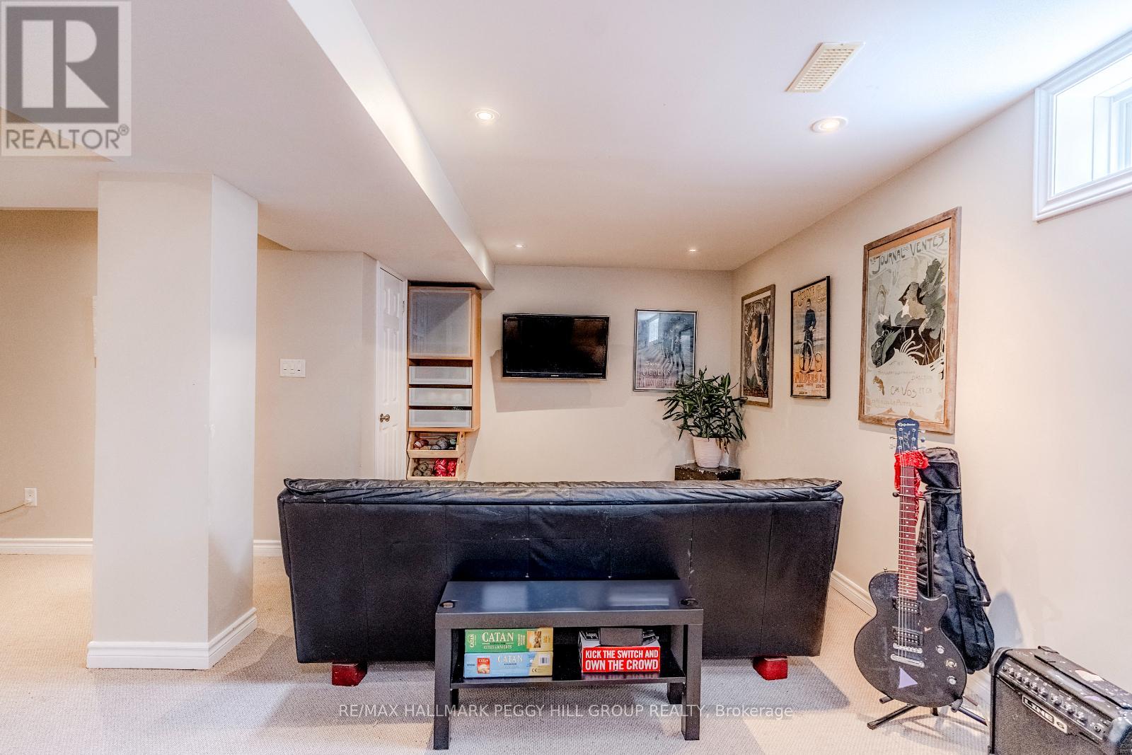 Photo 16 of 29 Brookwood Drive, Barrie ON