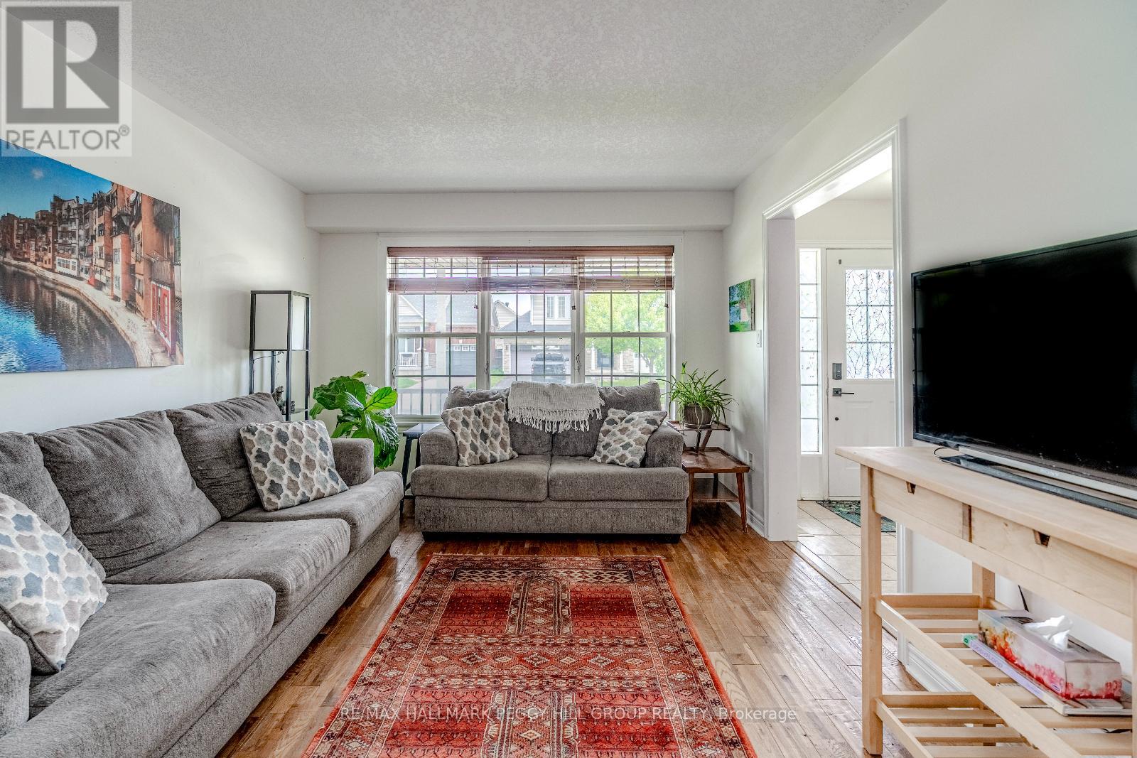 Photo 3 of 29 Brookwood Drive, Barrie ON