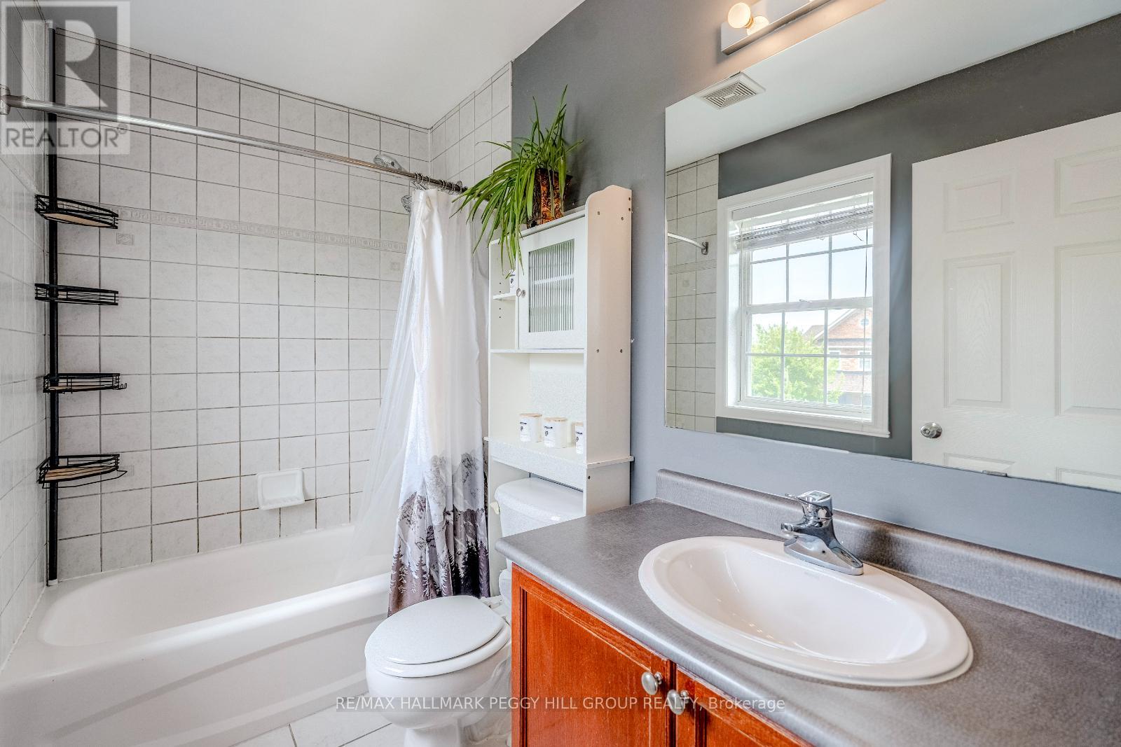 Photo 9 of 29 Brookwood Drive, Barrie ON