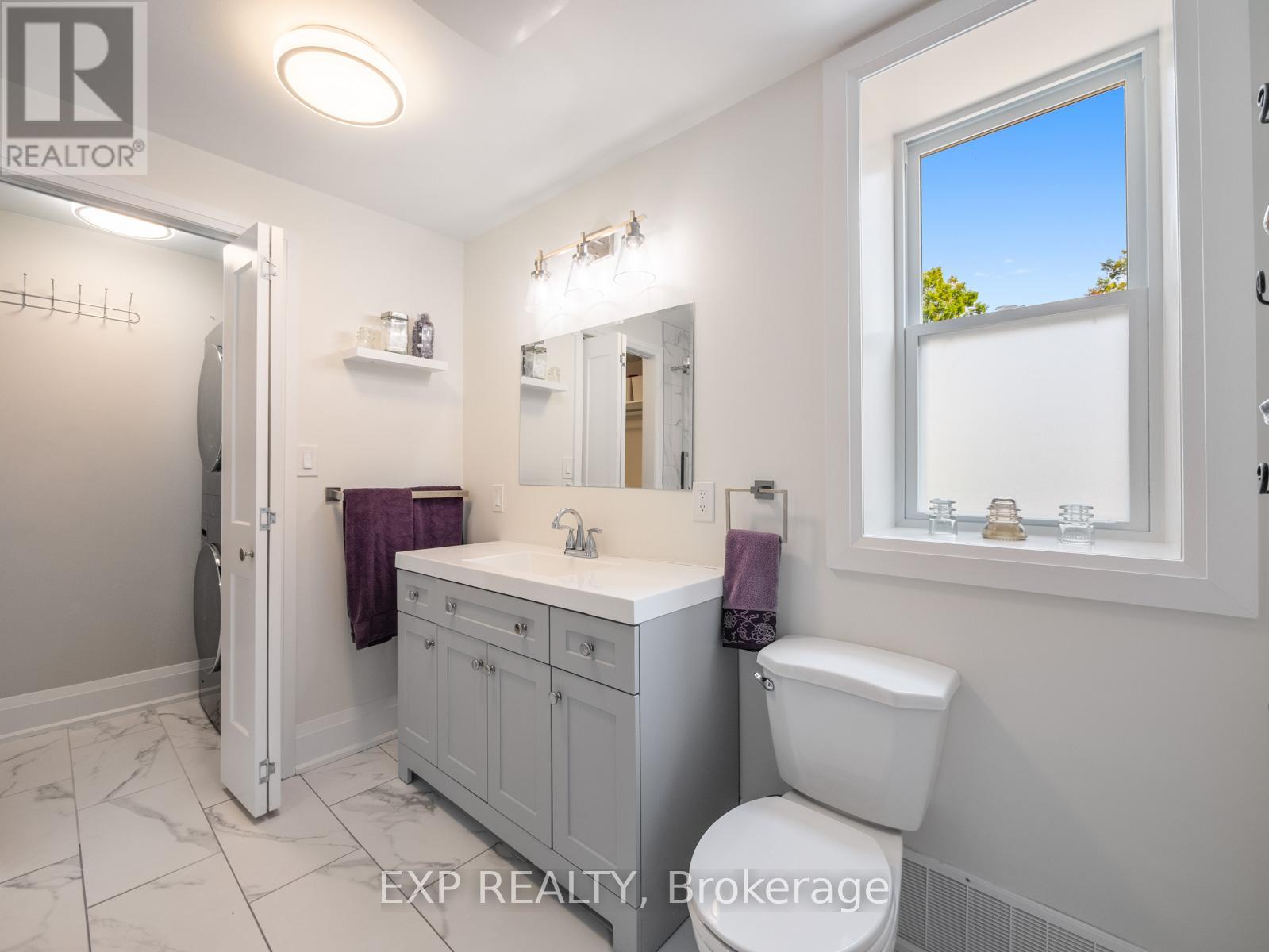 Photo 10 of 370 Homewood Avenue, Orillia ON
