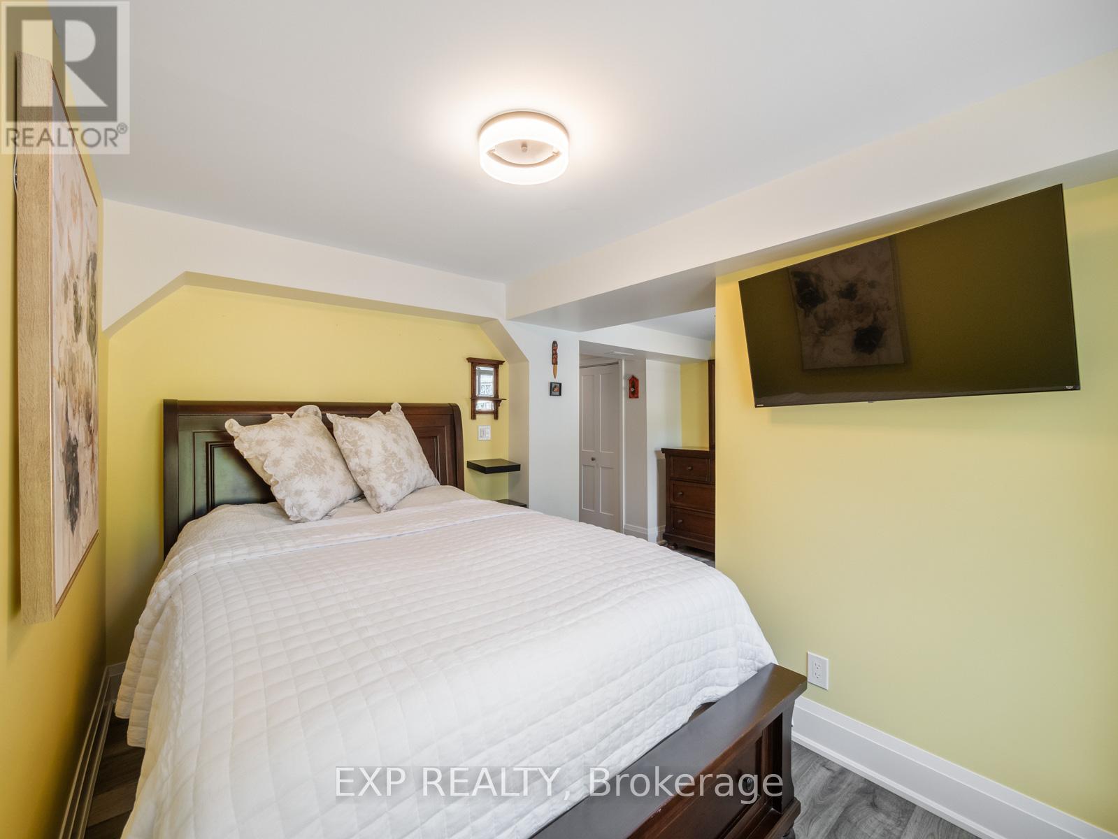 Photo 15 of 370 Homewood Avenue, Orillia ON