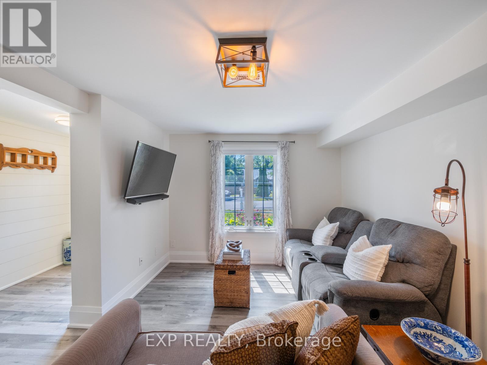 Photo 4 of 370 Homewood Avenue, Orillia ON