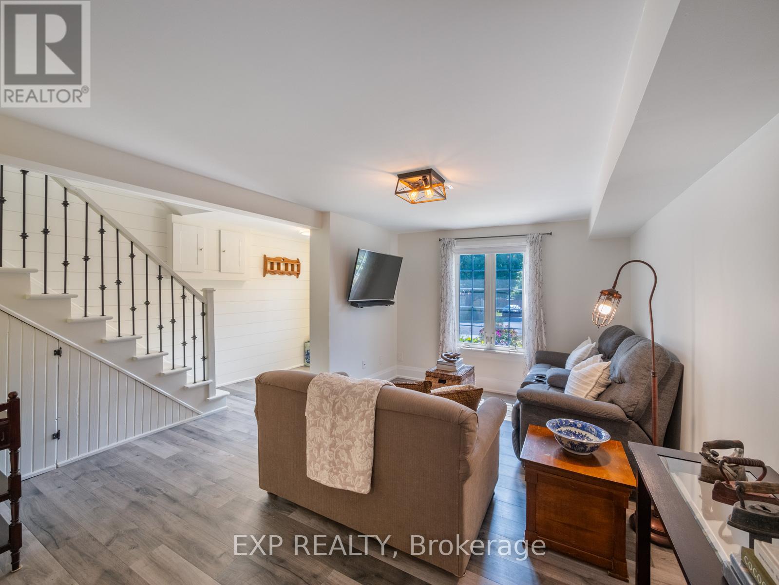 Photo 5 of 370 Homewood Avenue, Orillia ON