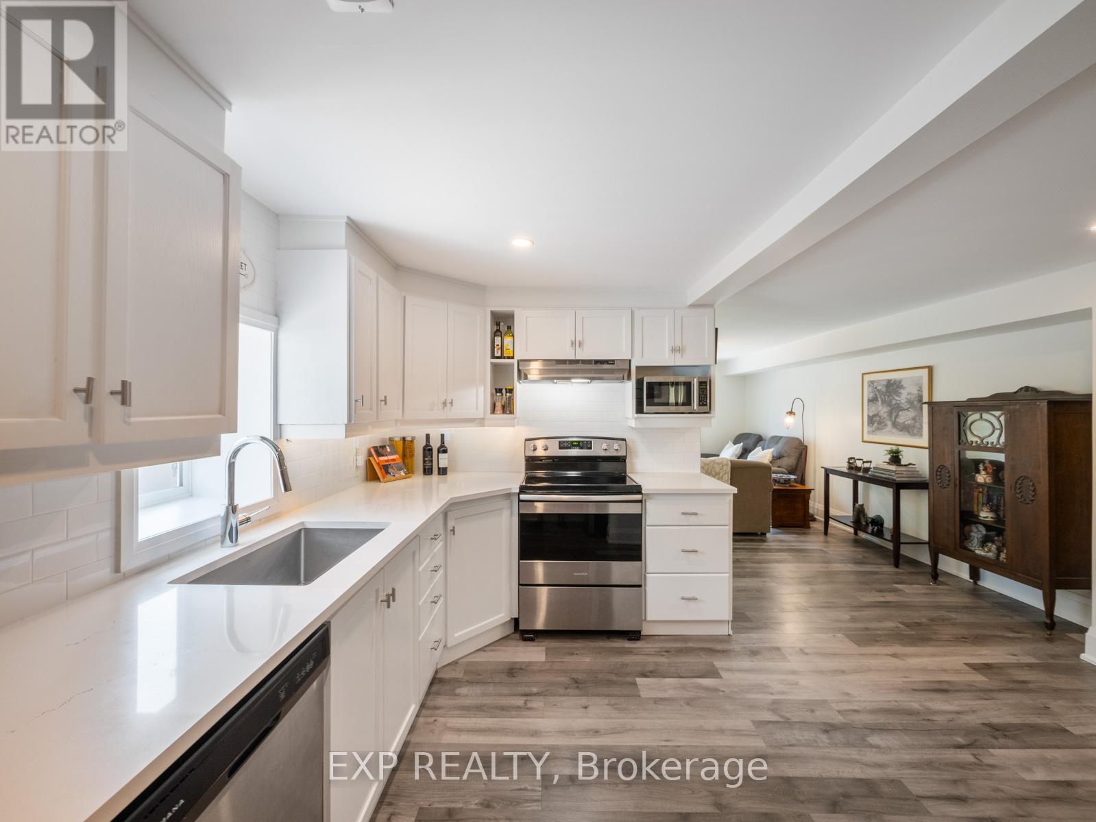 Photo 8 of 370 Homewood Avenue, Orillia ON