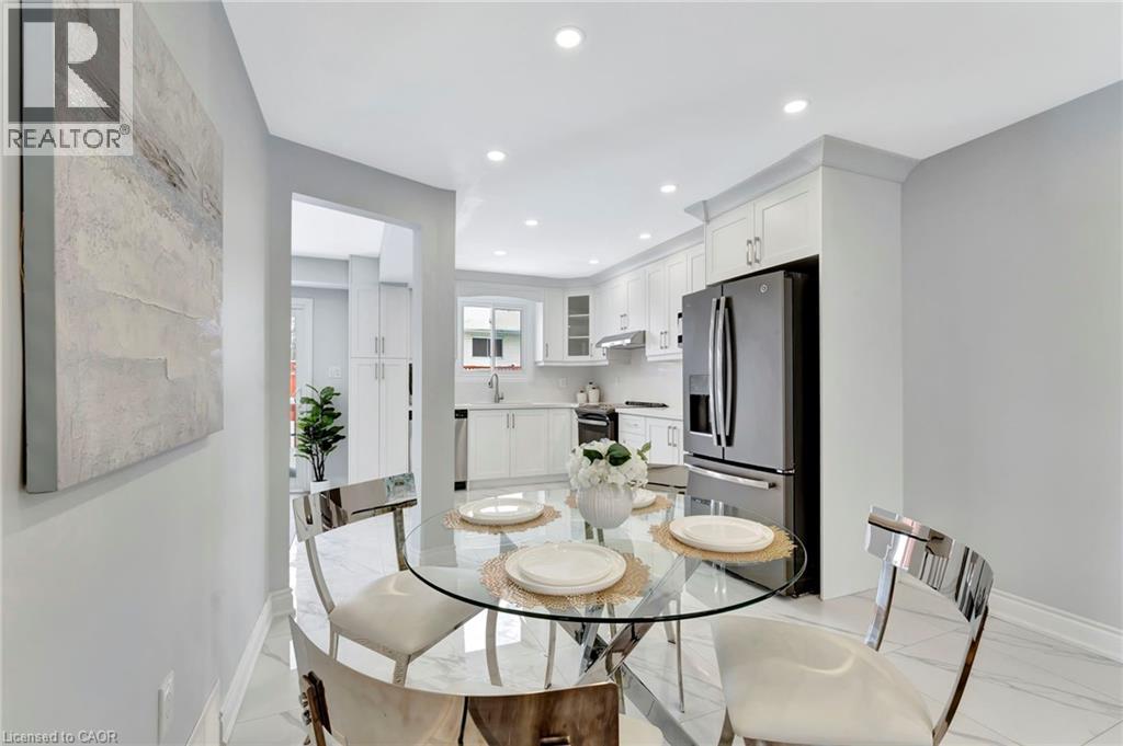 Photo 11 of 449 Acadia Drive, Hamilton ON