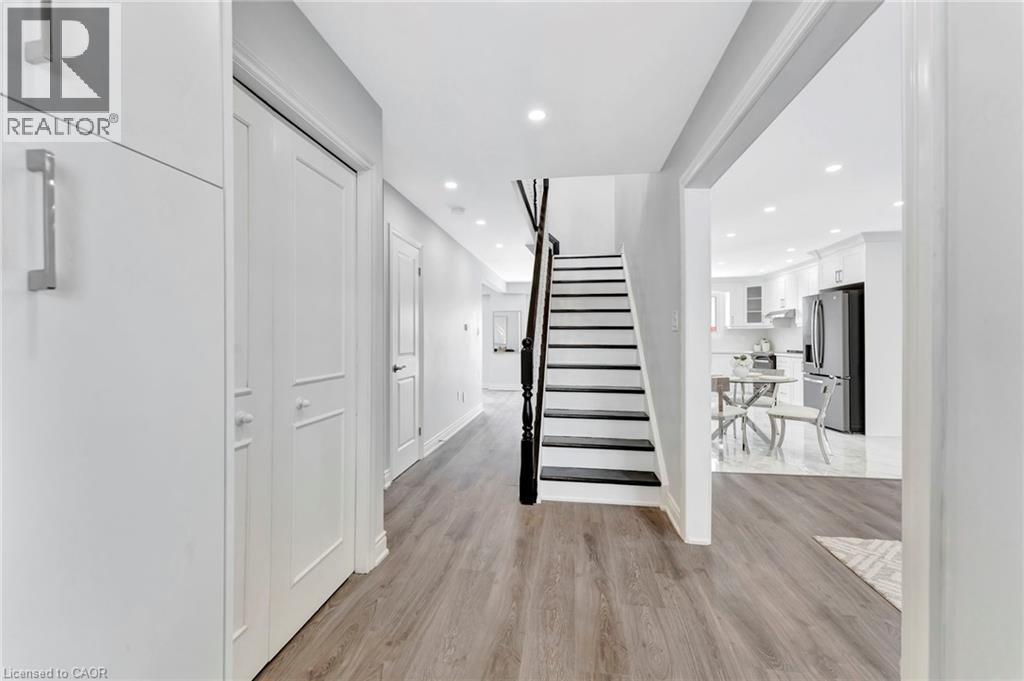 Photo 5 of 449 Acadia Drive, Hamilton ON