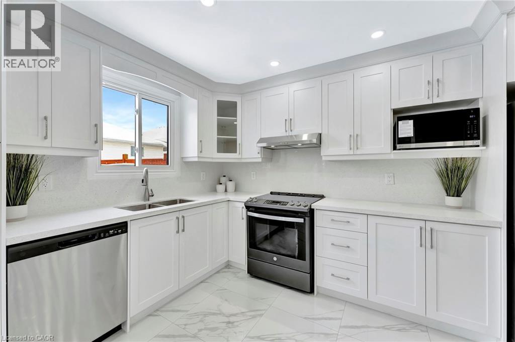 Photo 14 of 449 Acadia Drive, Hamilton ON