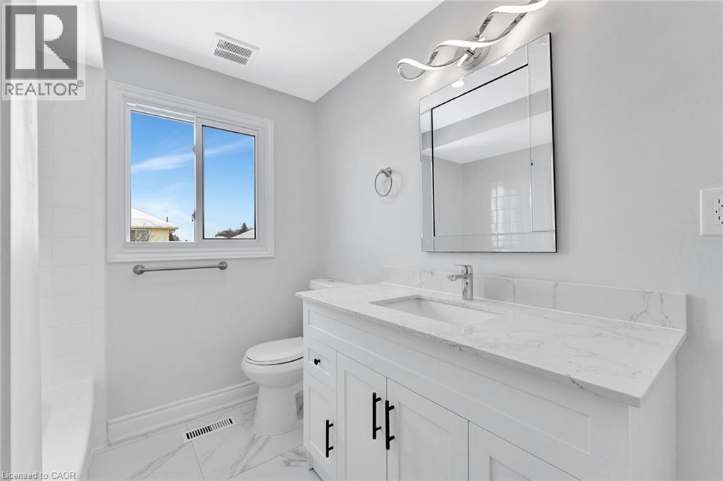 Photo 32 of 449 Acadia Drive, Hamilton ON