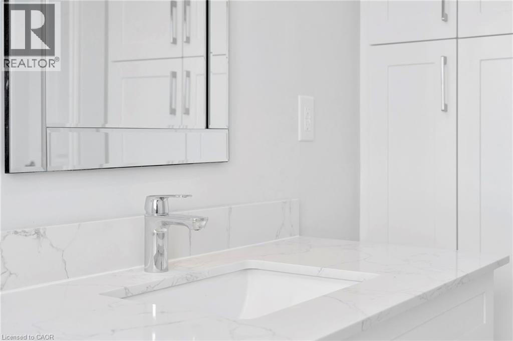 Photo 33 of 449 Acadia Drive, Hamilton ON