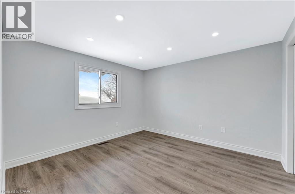 Photo 31 of 449 Acadia Drive, Hamilton ON