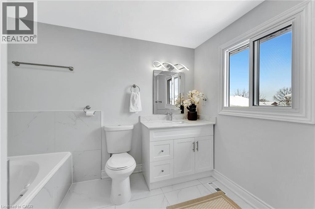 Photo 25 of 449 Acadia Drive, Hamilton ON