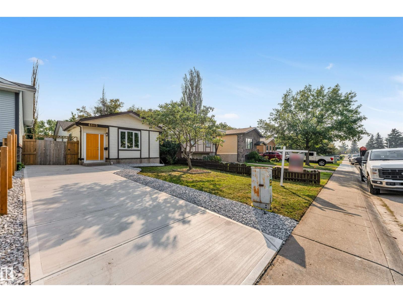 Photo 4 of 4805 44 Ave, Beaumont AB
