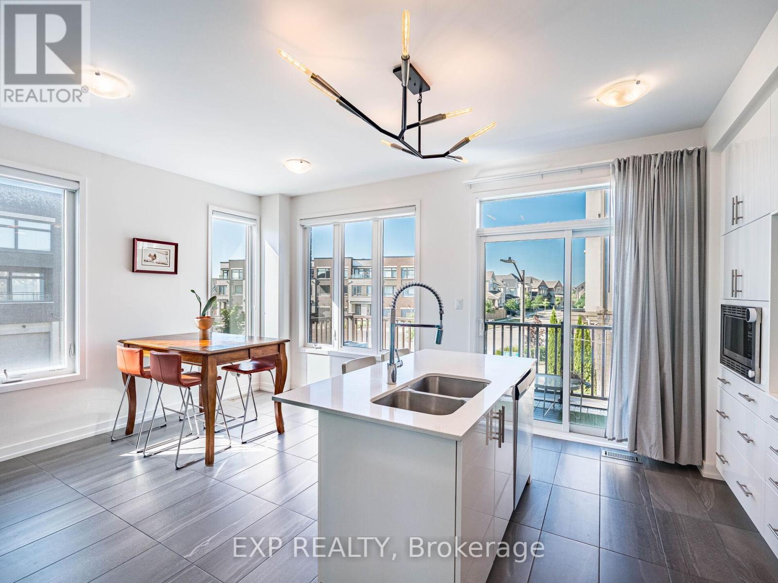 Photo 1 of 3128 Mintwood Circle, Oakville ON