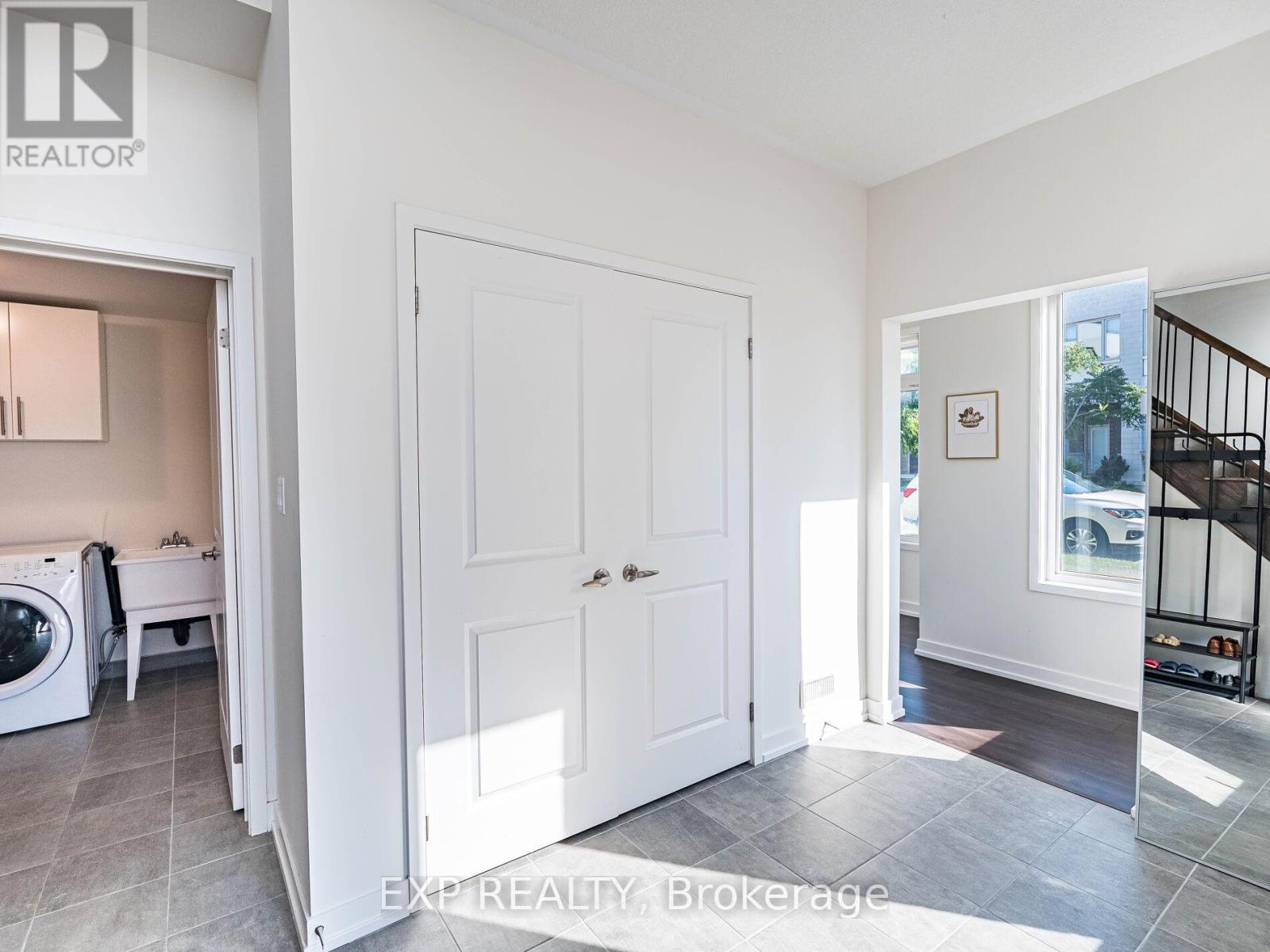 Photo 35 of 3128 Mintwood Circle, Oakville ON