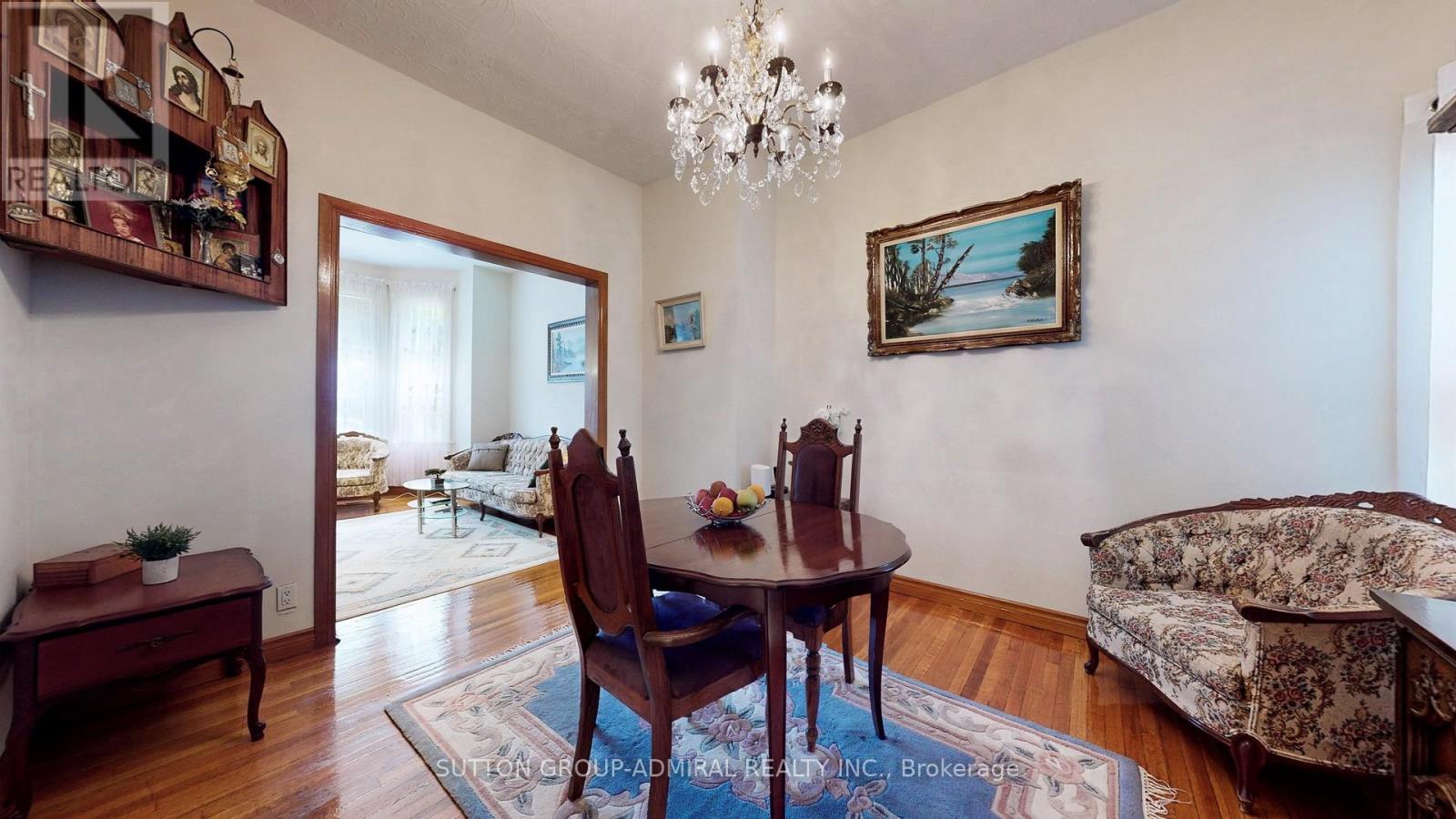 Photo 10 of 90 Westmoreland Avenue, Toronto ON